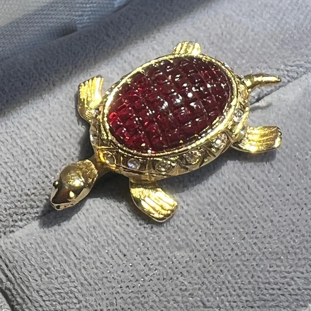 Elegant Gold tone with carved Red stone & Rhinestones Tiny Turtle Brooch